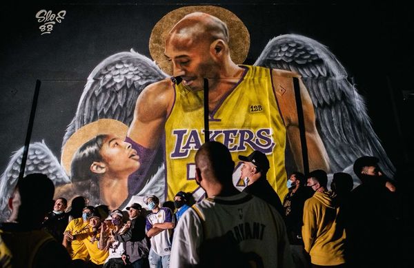 Homenaje a Kobe en festejos del título - Básquetbol - ABC Color