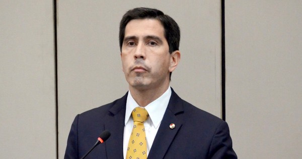 La Nación / Abdo inicia cambios y designa a González como nuevo canciller