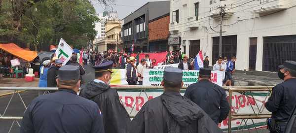 “Programa de reducción de pobreza del gobierno no contempla a los campesinos” - Megacadena — Últimas Noticias de Paraguay