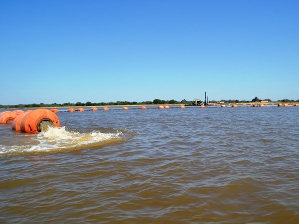 Bajante deja algunas embarcaciones varadas en río Paraguay