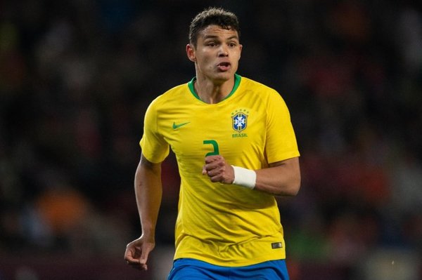 Brasil viaja a Perú sin desvelar alineación y con Thiago Silva como capitán