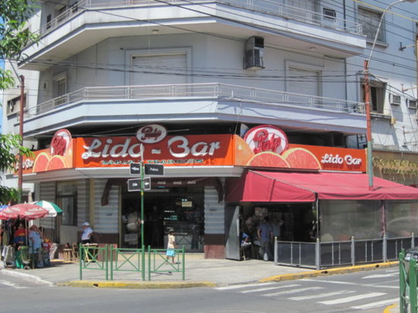 El histórico Lido Bar podría mudarse de la emblemática esquina Palma