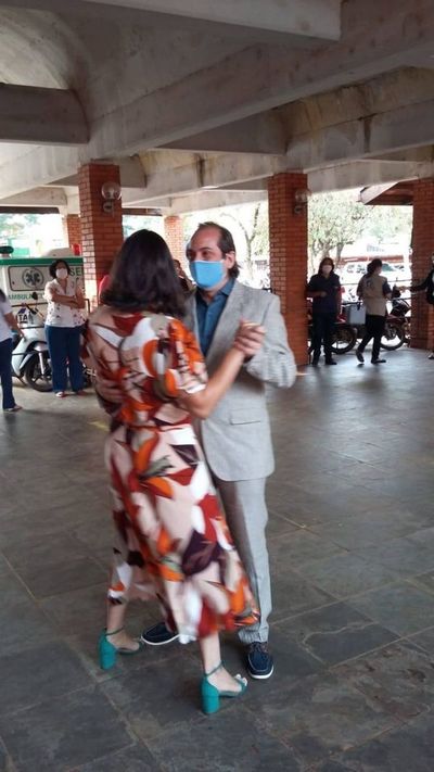 Un medico decidió contraer matrimonio en el Hospital Regional