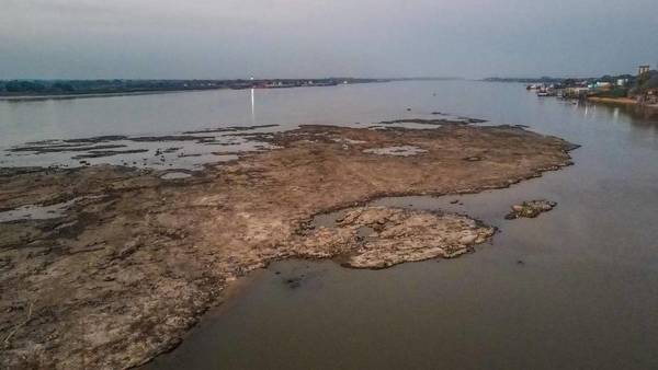 Bajante del río Paraguay ya deja algunas embarcaciones varadas | OnLivePy