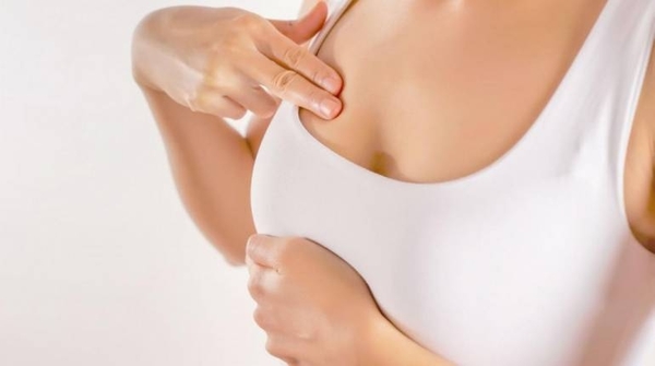 HOY / “Palparse los pechos una vez al mes desde los 20 años”, recomiendan para la detección precoz de cáncer