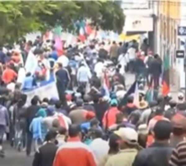 Movilización campesina en el centro de Asunción - Paraguay.com