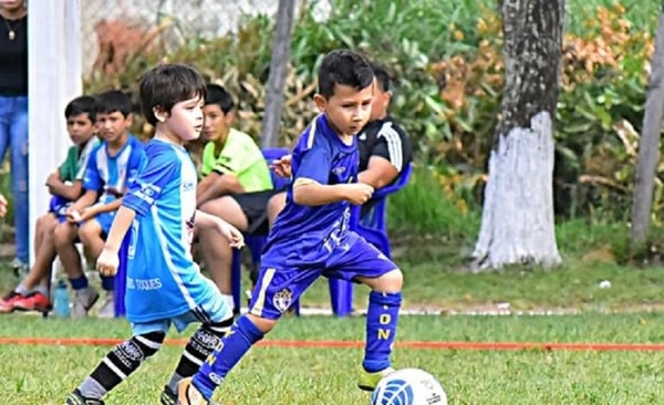 HOY / Escuelas de fútbol solo están habilitadas para entrenamiento individual, aclara Salud
