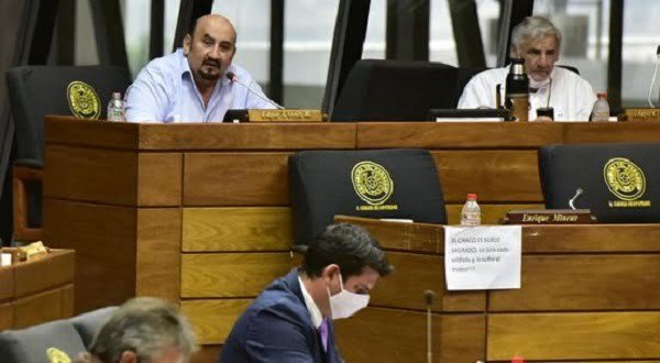 Diputados se mantienen firmes en sanción contra Celeste Amarilla - Noticiero Paraguay