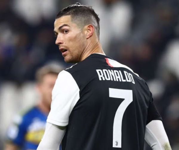 Cristiano Ronaldo da positivo al test de COVID-19