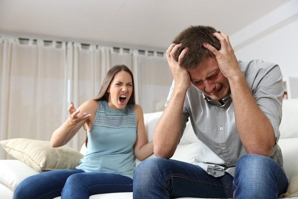 Imputan a mujer por violencia familiar tras golpear a su pareja