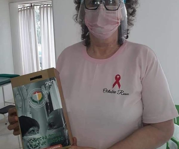 UNE realiza campaña de concienciación sobre el cáncer de mama