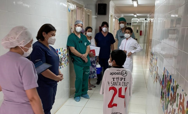 HOY / Dan de alta a niño transplantado en el Pediátrico Acosta Ñu