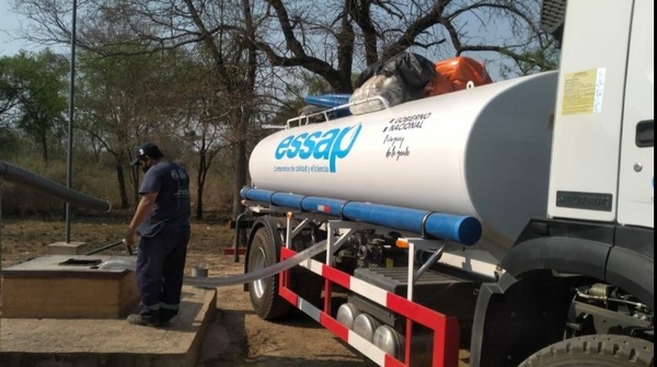 SEN y ESSAP acarrean agua en el Chaco