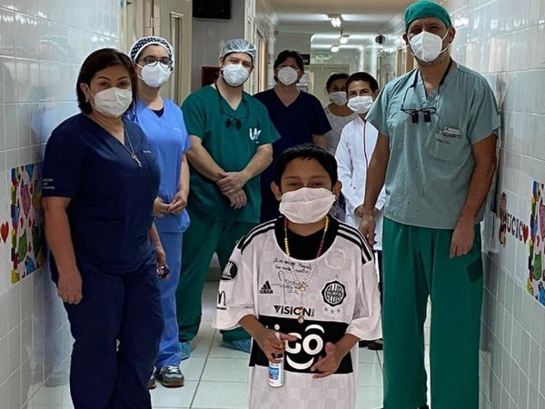 Emotiva despedida a Miguel tras un trasplante cardiaco