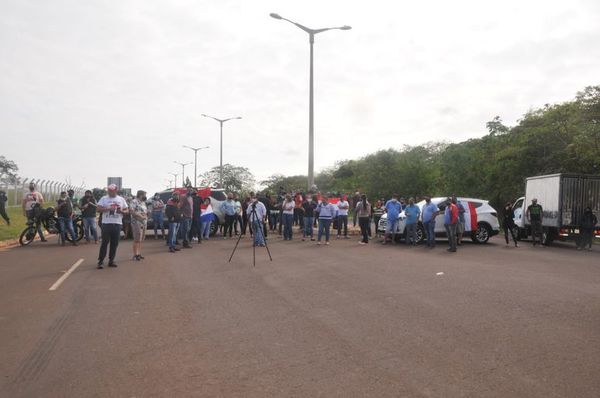 Saltoguaireños quieren ver para creer que es efectiva la reapertura de la frontera - Nacionales - ABC Color