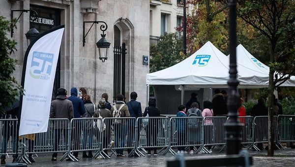 Los casos de coronavirus desbordan los hospitales en Francia