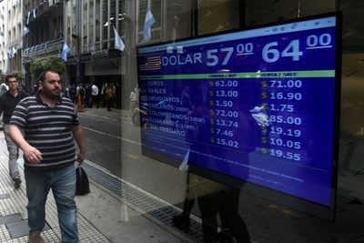 La brecha cambiaria en Argentina crece en medio de restricciones - MarketData