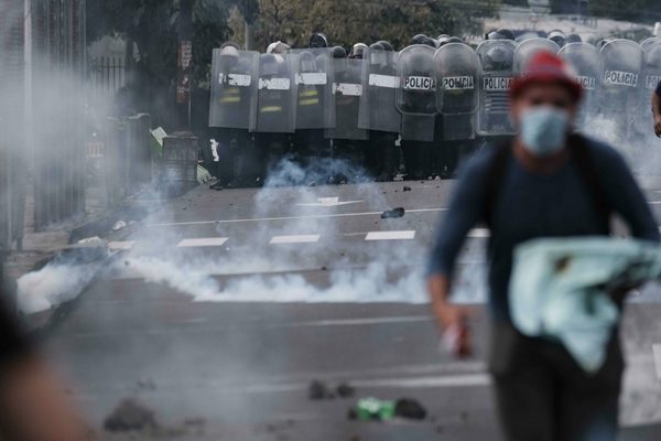La presencia de policías encubiertos en protestas eleva tensión en Costa Rica - MarketData