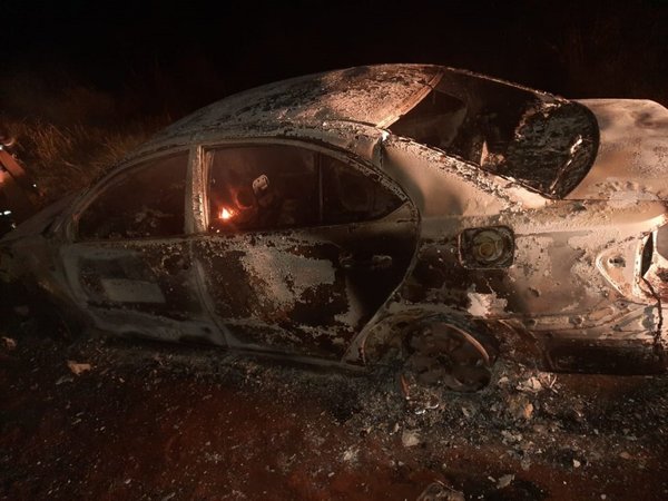 Auto incinerado estaría ligado a desaparición del familiar de un supuesto narco