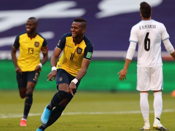 Ecuador aplasta a Uruguay en Quito