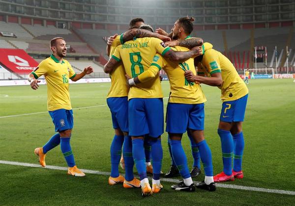 Un Brasil liderado por Neymar vence a Perú en Lima