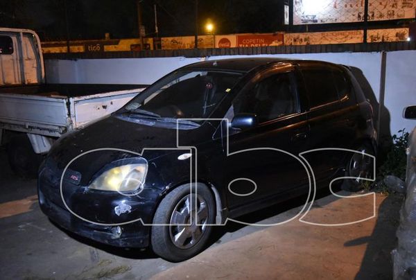Abandonan vehículo denunciado como robado en Roque Alonso  - Nacionales - ABC Color