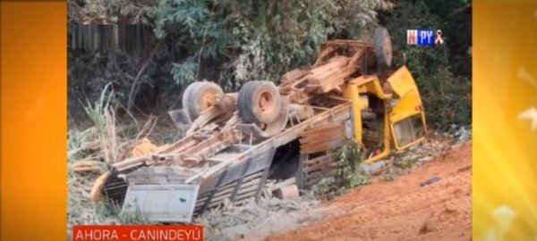 Hombre fallece al caer a un precipicio con su camión | Noticias Paraguay