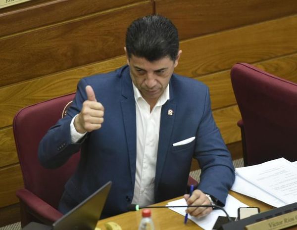 Víctor Ríos afirma que es una “barbaridad” que legisladores sean echados por mayoría simple