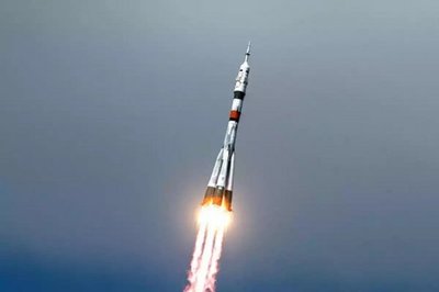 MUNDO | Nave Soyuz logra un viaje en tiempo récord a la Estación Espacial