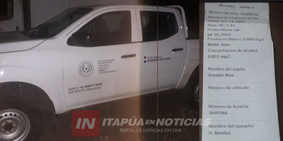 ATRAPAN A FUNCIONARIO ALCOHOLIZADO AL MANDO DE UNA CAMIONETA DEL MINISTERIO DE LA NIÑEZ.