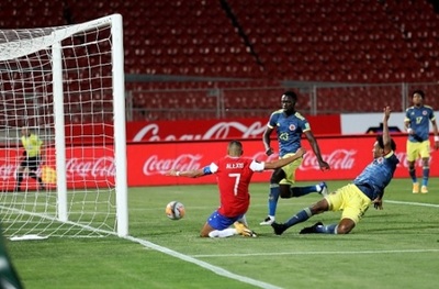 Colombia rescata un empate en Chile