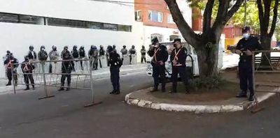 Policías y hurreros siguen protegiendo a ladrones del clan Zacarías, denuncia senadora Nani Arrúa – Diario TNPRESS