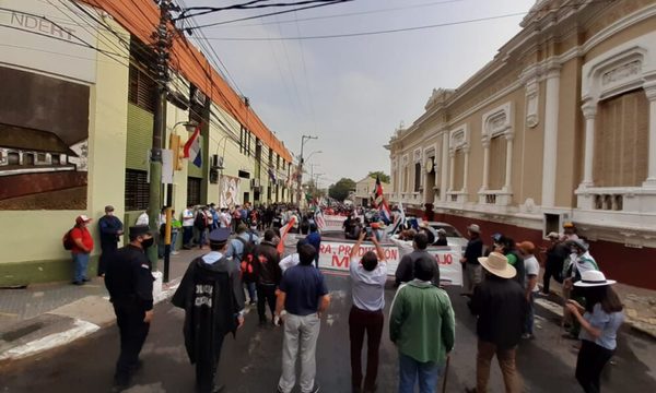 Campesinos vuelven a manifestarse rechazando refinanciación de deudas