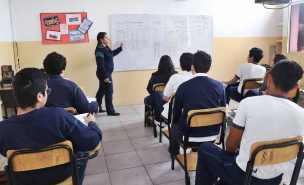 HOY / En grupos "burbuja" y por regiones: formato híbrido para retorno a clases sigue en debate