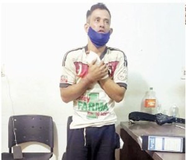 Crónica / Farreó con los vecinos con plata robada