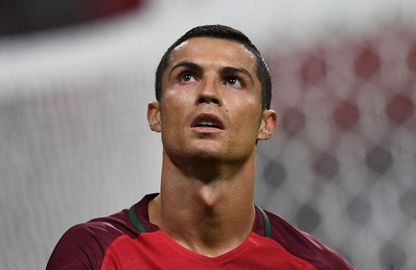 Cristiano Ronaldo, positivo en coronavirus, regresa rumbo a Italia - Fútbol - ABC Color
