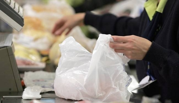 HOY / Dictaminan a favor del uso temporal de bolsas de polietileno