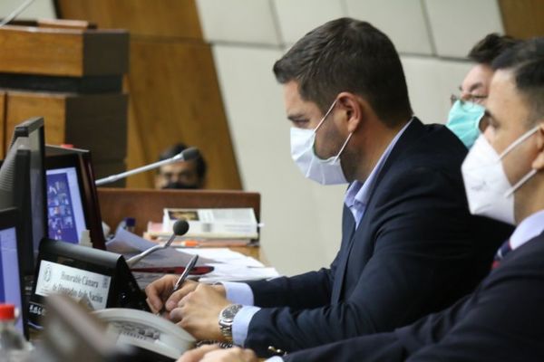Emplazan por una semana a Augusto Wagner para que ocupe banca en Diputados