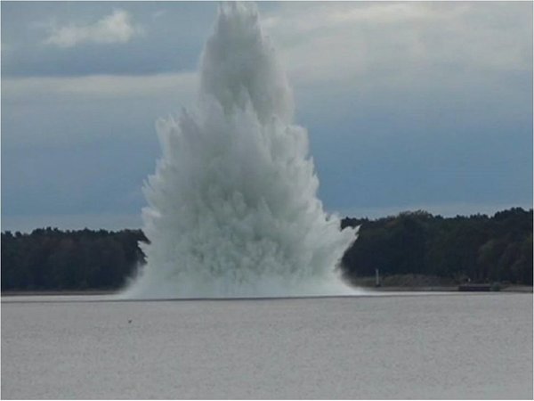 Expertos neutralizan enorme bomba de la Segunda Guerra Mundial