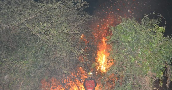 La Nación / Arde la Reserva San Rafael: bomberos cada vez más agotados claman por acción del Gobierno