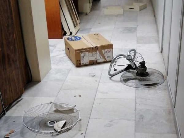 Jueza filmada maltratando a funcionarios es suspendida