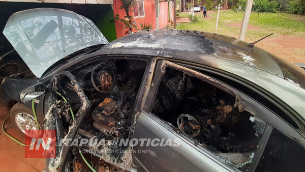 VEHÍCULO ARDIÓ FRENTE A LA VIVIENDA DEL PROPIETARIO EN ALTO VERÁ