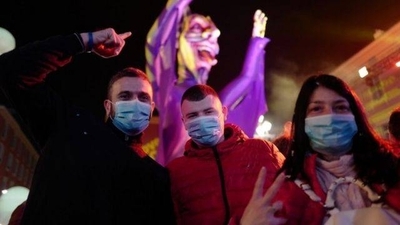 HOY / La gente joven tendrá que esperar hasta 2022 para vacunarse contra el covid
