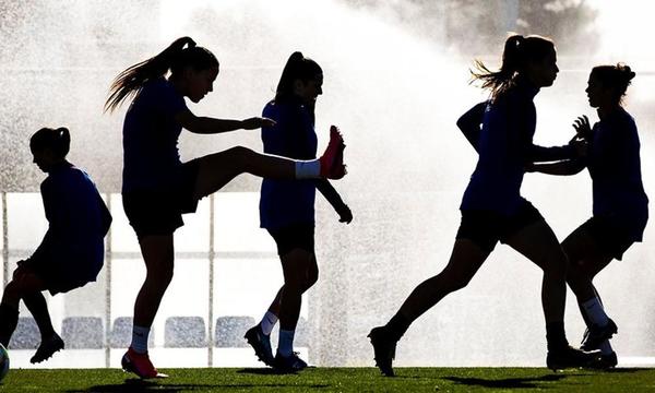 Ex DT de la selección de fútbol femenino condenado por violar a una menor volvió a trabajar como entrenador de niñas en un importante club – Prensa 5
