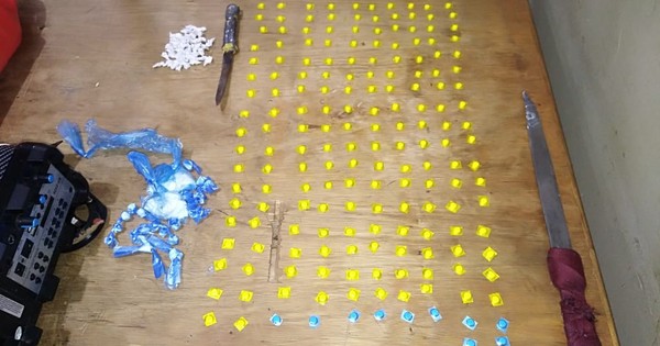 La Nación / Incautan armas blancas, cocaína y otras drogas de la cárcel de Concepción
