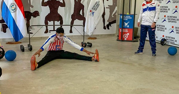La Nación / Ceguera no frena a disciplinado atleta, estudiante y guitarrista