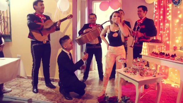 Crónica / (VÍDEO) ¡El momento en que Will Fretes le pide casorio a Marilina!