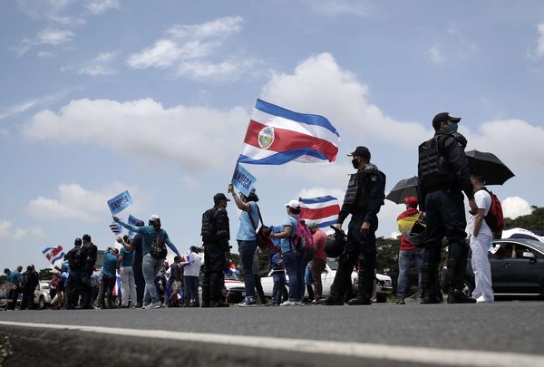 Costa Rica cumple dos semanas de protestas a la espera de un diálogo - MarketData