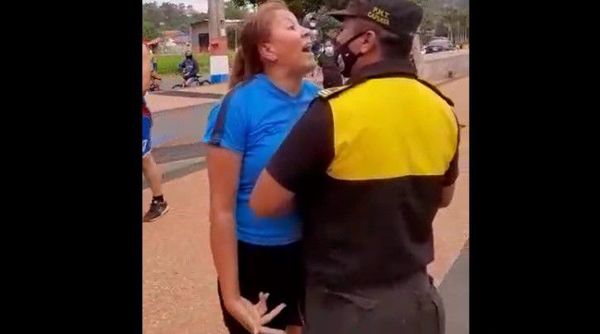 Mujer agrede a guardia de ciclovía porque le exigió uso de mascarilla - Nacionales - ABC Color