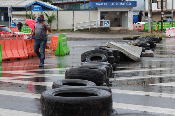 Manifestantes costarricenses levantan el bloqueo en la frontera con Panamá - MarketData